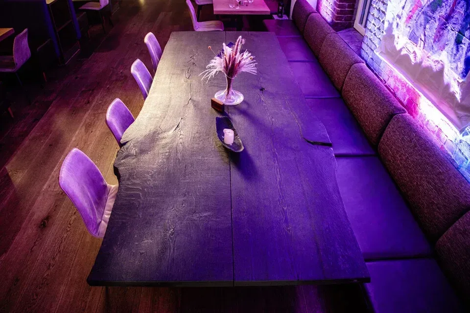 Butterfly- und Monolith-Tische im Restaurant Kocherei in Bielefeld