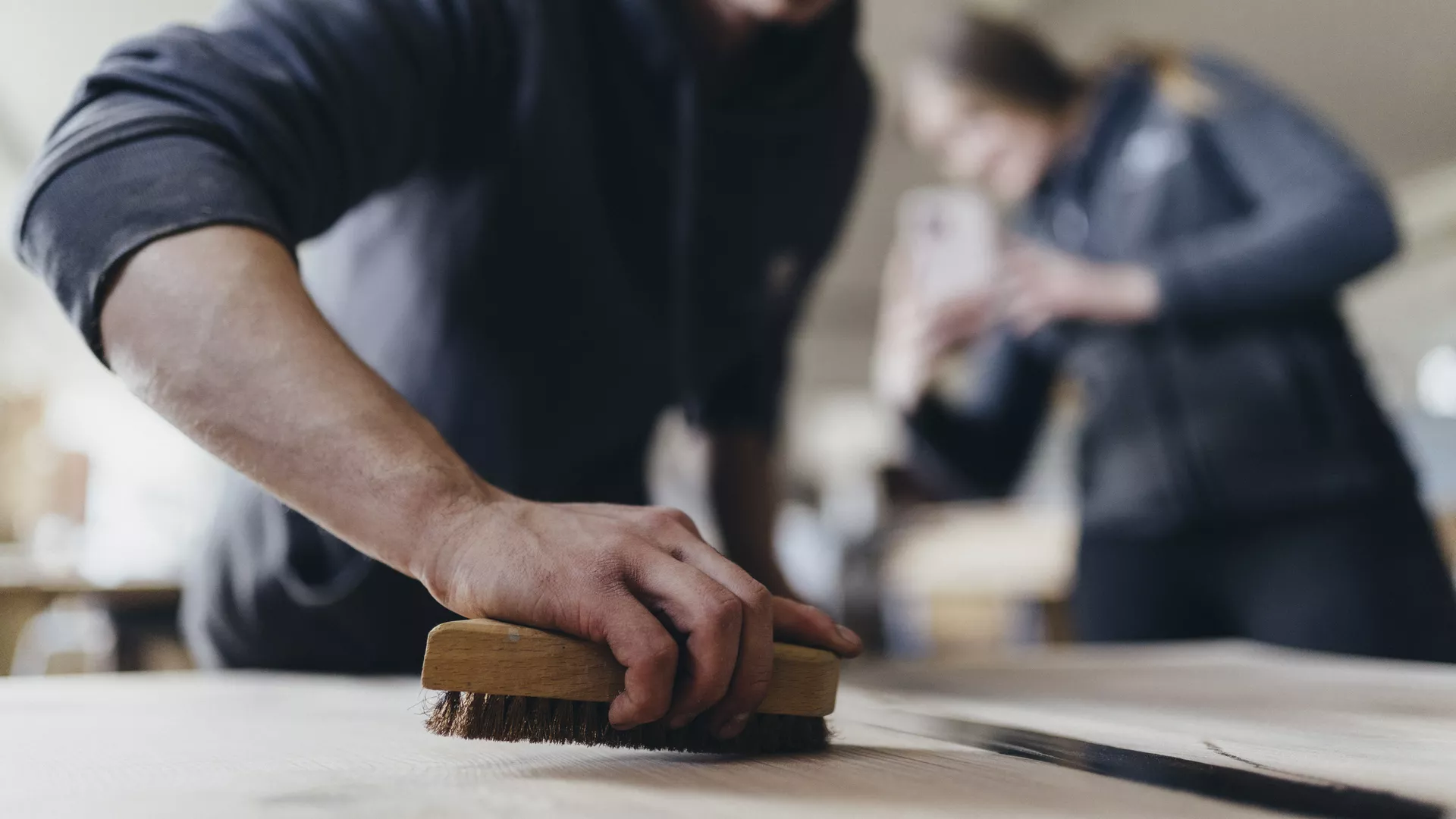 Ausdrucksstarke Massivholzoberfläche von BB-Tischwerk