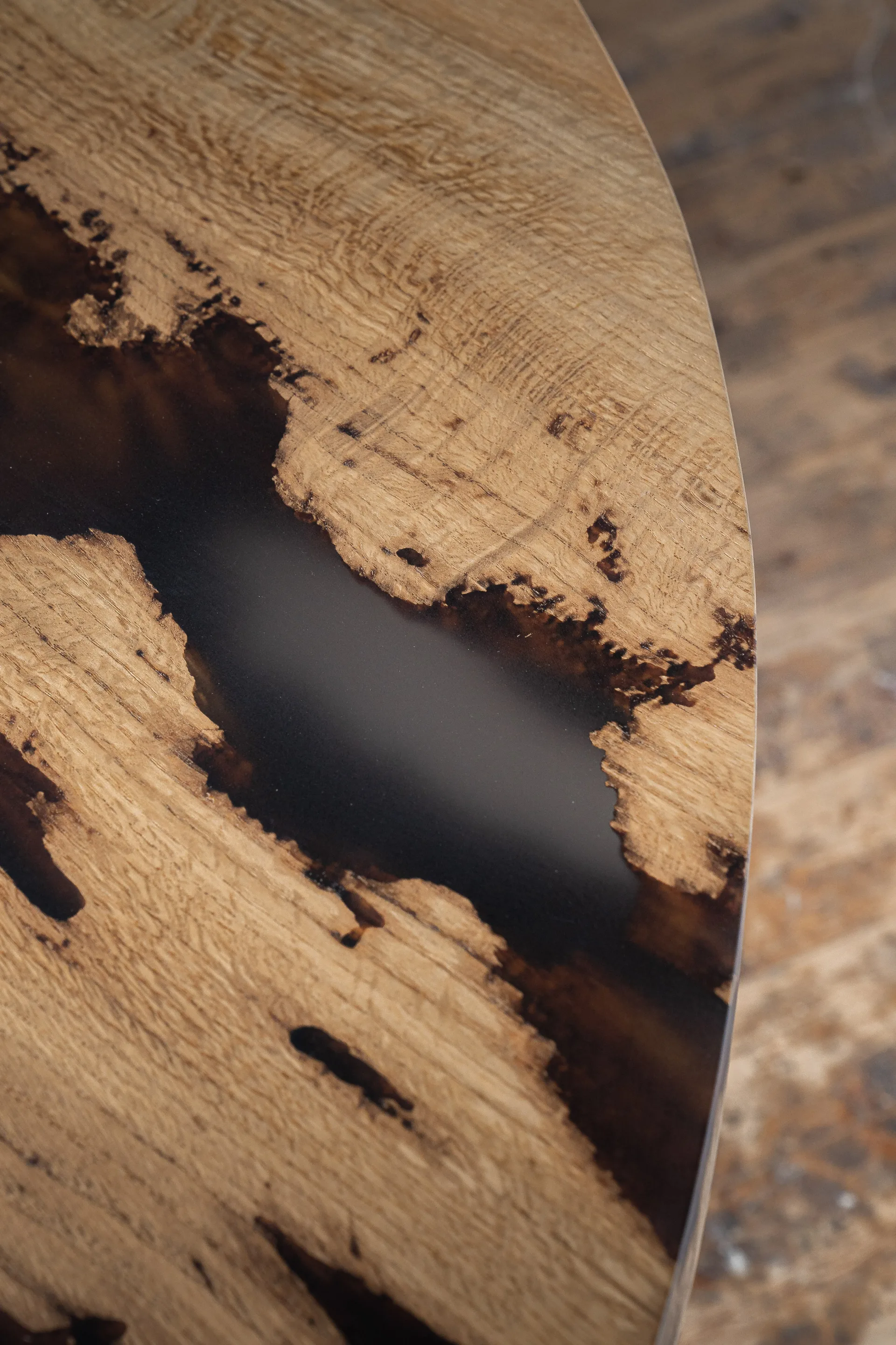 Eiche Rund mit Epoxy – Gesamtansicht