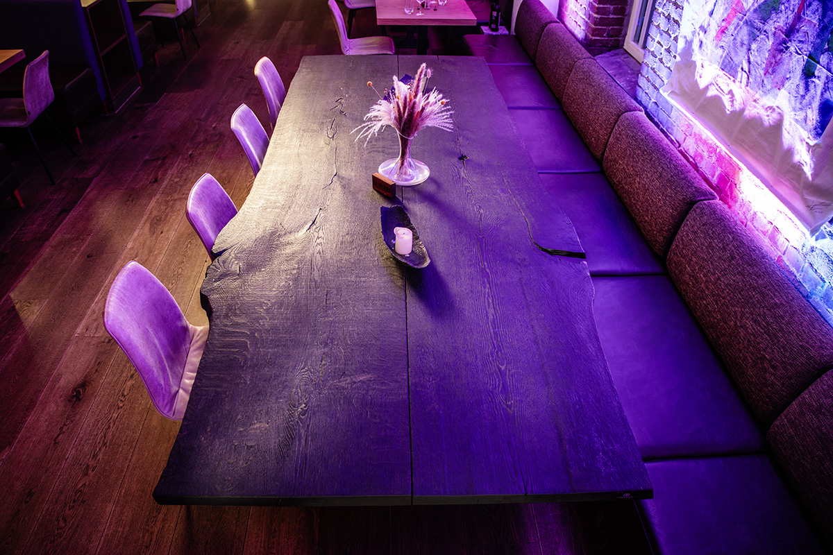 Butterfly- und Monolith-Tische im Restaurant Kocherei in Bielefeld
